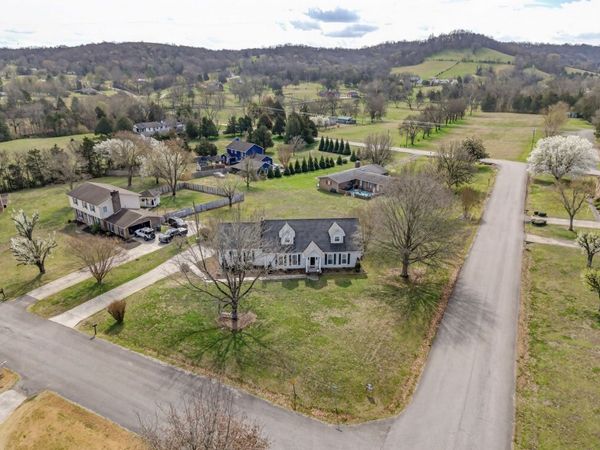 201 Chadwick Dr , Fayetteville, TN 37334