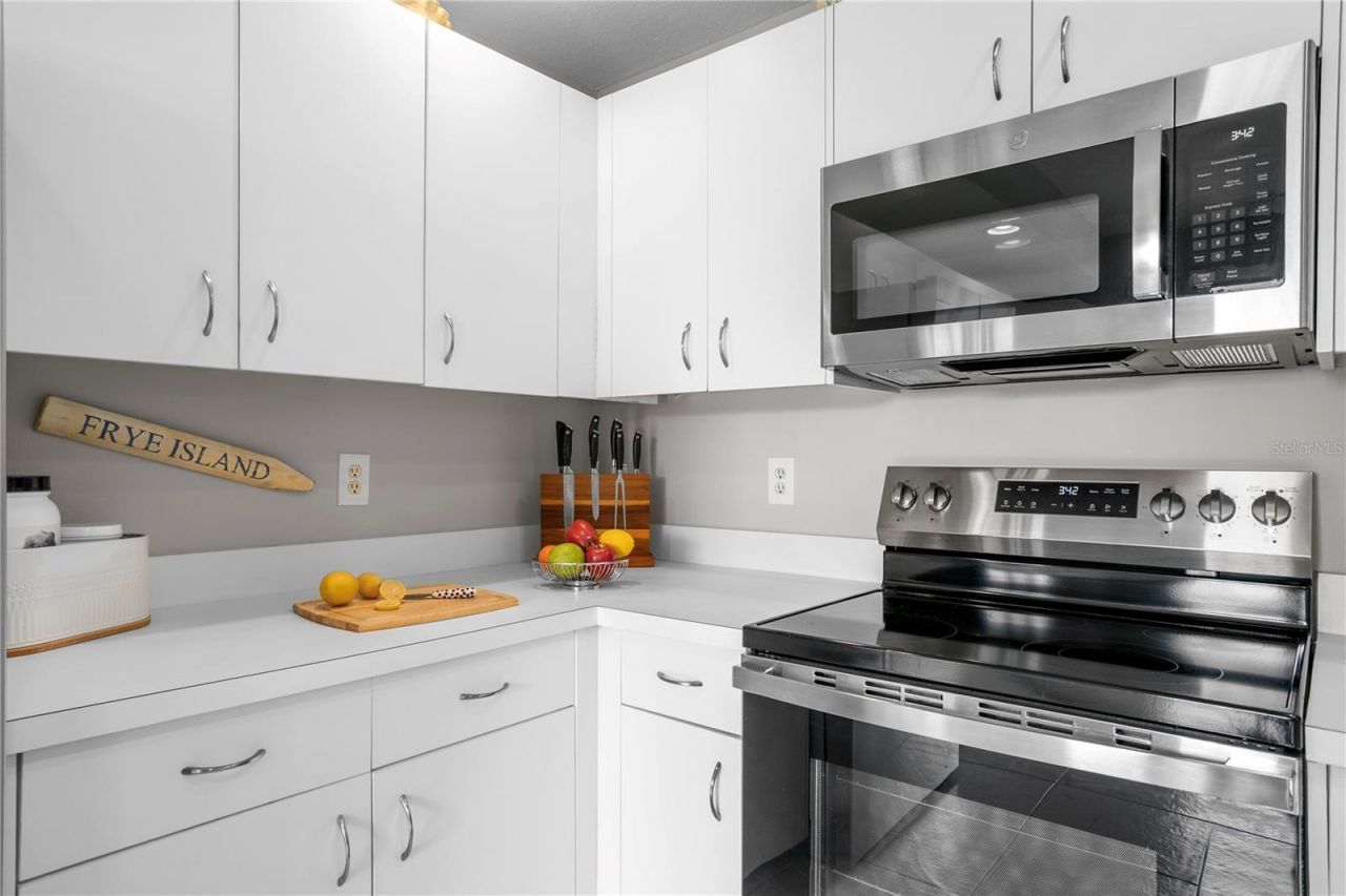 4750 Dolphin Cay Lane S, Unit 107, Saint Petersburg, FL 33711 Photo