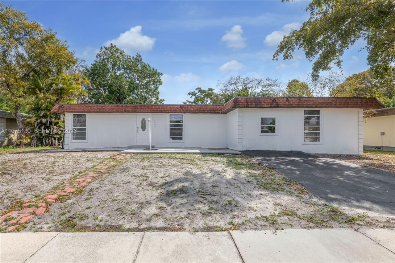 7906 NW 74th Ave, Tamarac, FL 33321 Photo