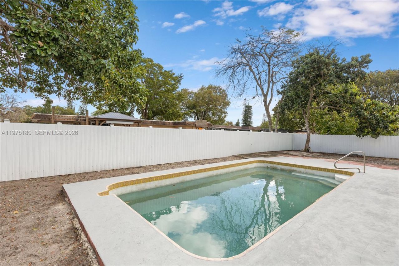 7906 NW 74th Ave , Tamarac, FL 33321 Photo