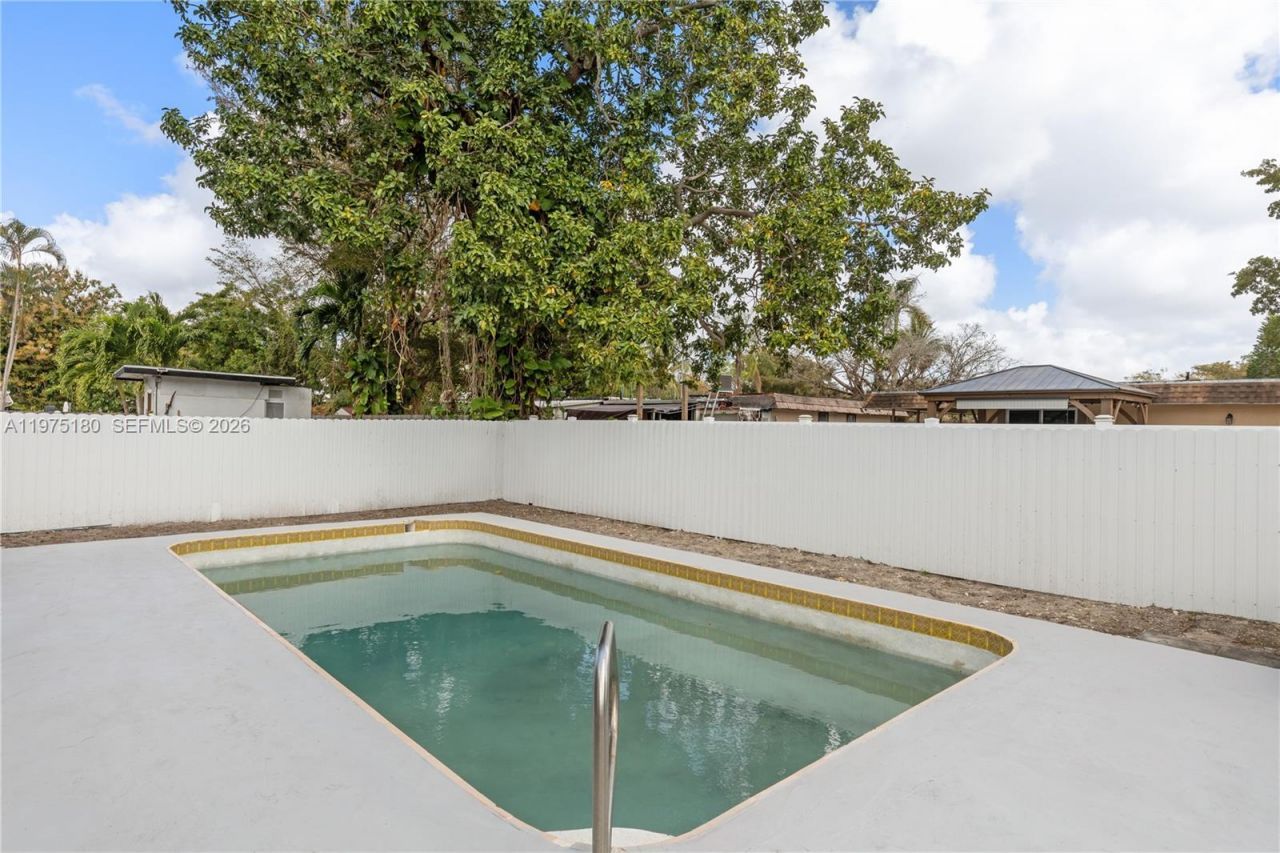 7906 NW 74th Ave, Tamarac, FL 33321 Photo