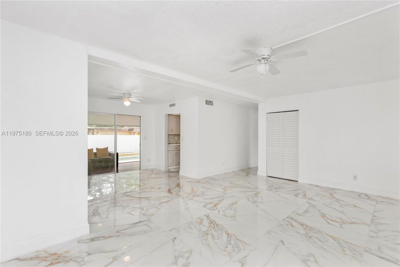 7906 NW 74th Ave, Tamarac, FL 33321 Photo