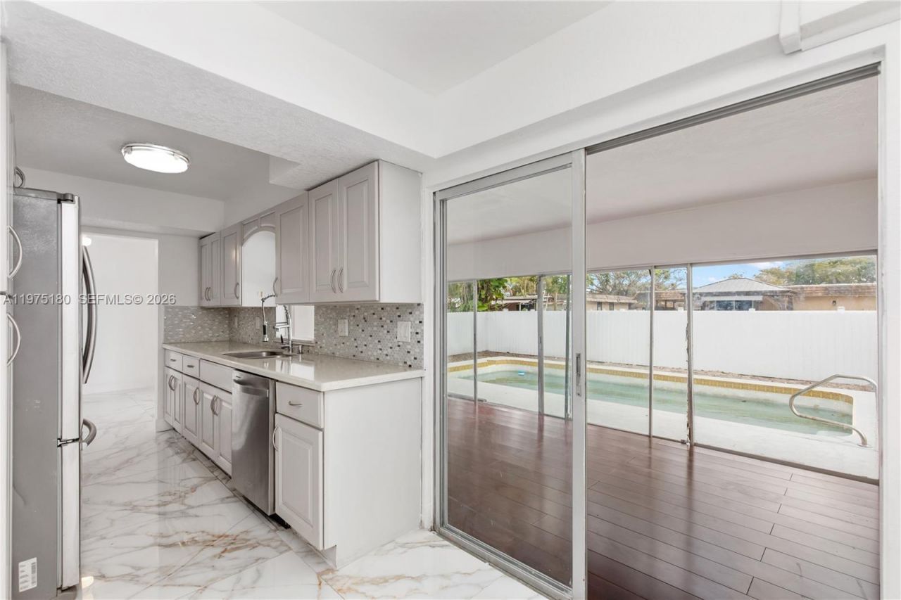 7906 NW 74th Ave, Tamarac, FL 33321 Photo