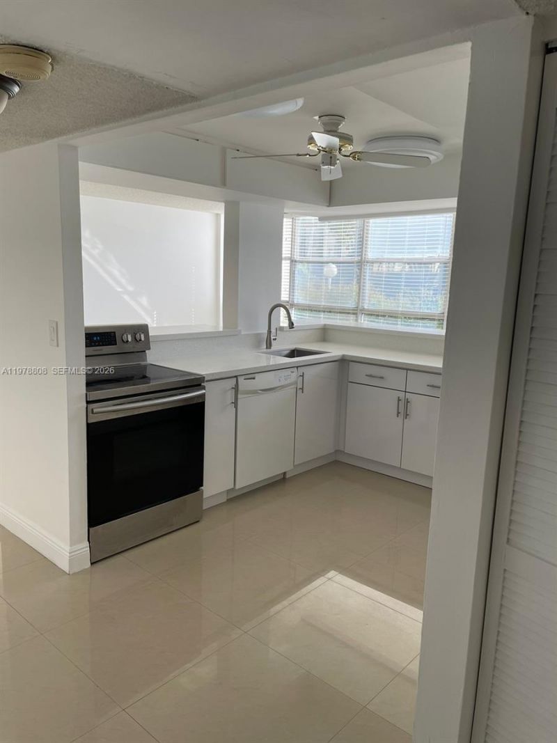 851 Three Islands Blvd, Unit 109, Hallandale Beach, FL 33009 Photo
