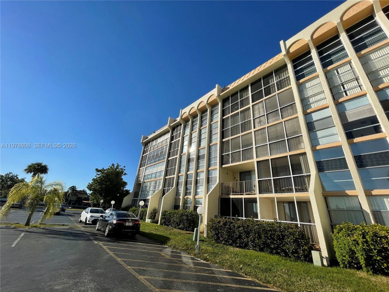 851 Three Islands Blvd, Unit 109, Hallandale Beach, FL 33009 Photo