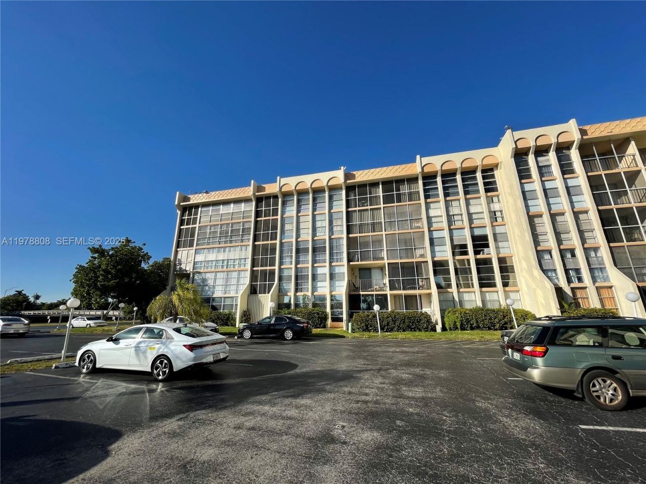 851 Three Islands Blvd, Unit 109, Hallandale Beach, FL 33009 Photo