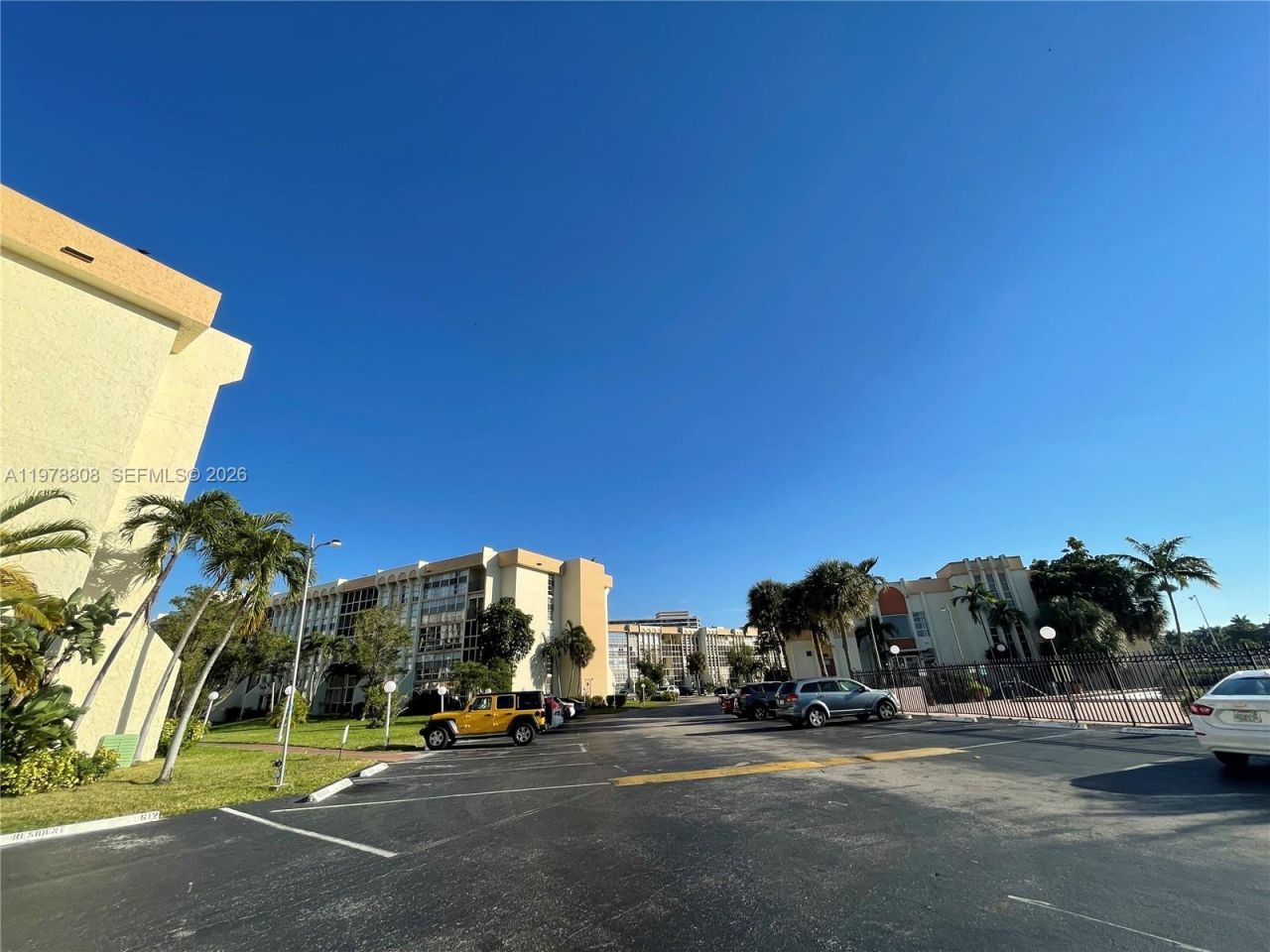 851 Three Islands Blvd, Unit 109, Hallandale Beach, FL 33009 Photo