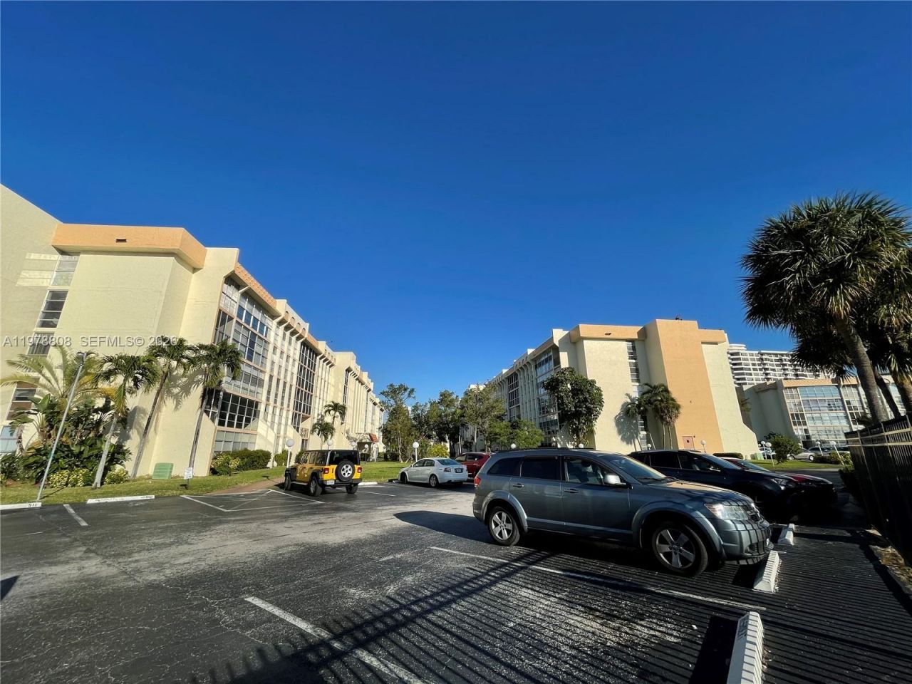 851 Three Islands Blvd, Unit 109, Hallandale Beach, FL 33009 Photo