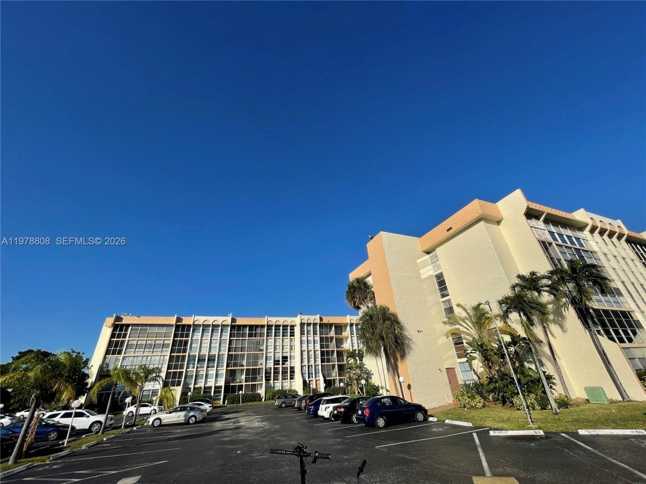 851 Three Islands Blvd, Unit 109, Hallandale Beach, FL 33009 Photo