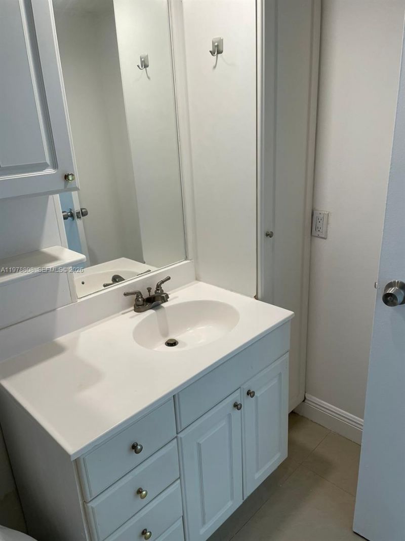 851 Three Islands Blvd, Unit 109, Hallandale Beach, FL 33009 Photo