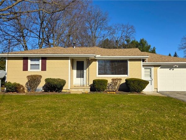 12 Sandy Drive, New Middletown, OH 44442