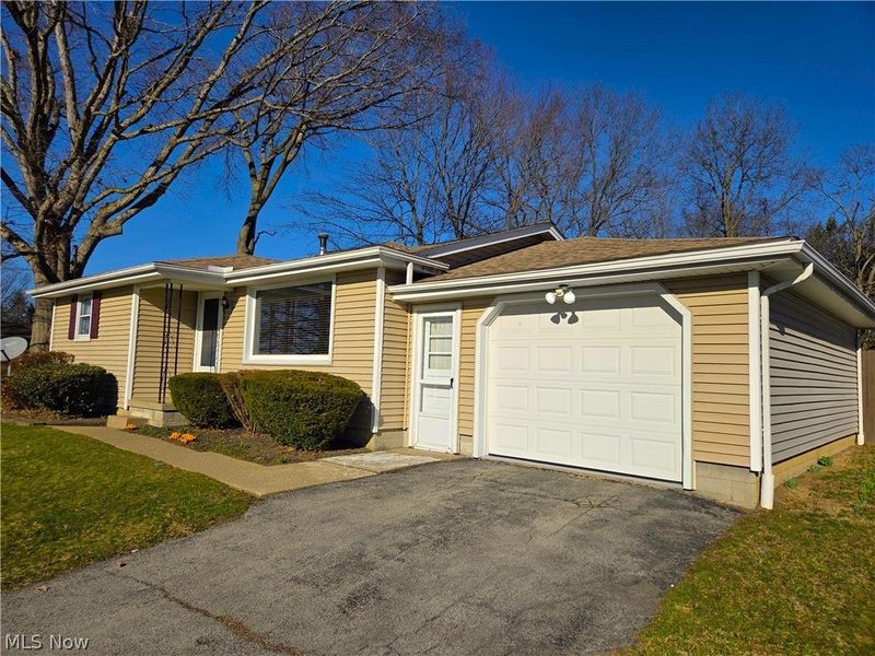 12 Sandy Drive, New Middletown, OH 44442 Photo 2