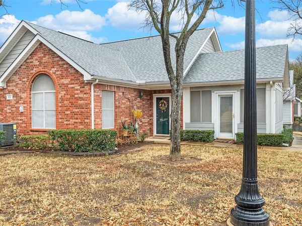 821 Cara Lane, Arlington, TX 76012