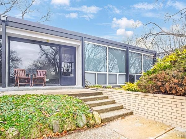 1320 Nicolet Place, Detroit, MI 48207