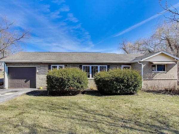 1075 Apricot Street , Hoffman Estates, IL 60169