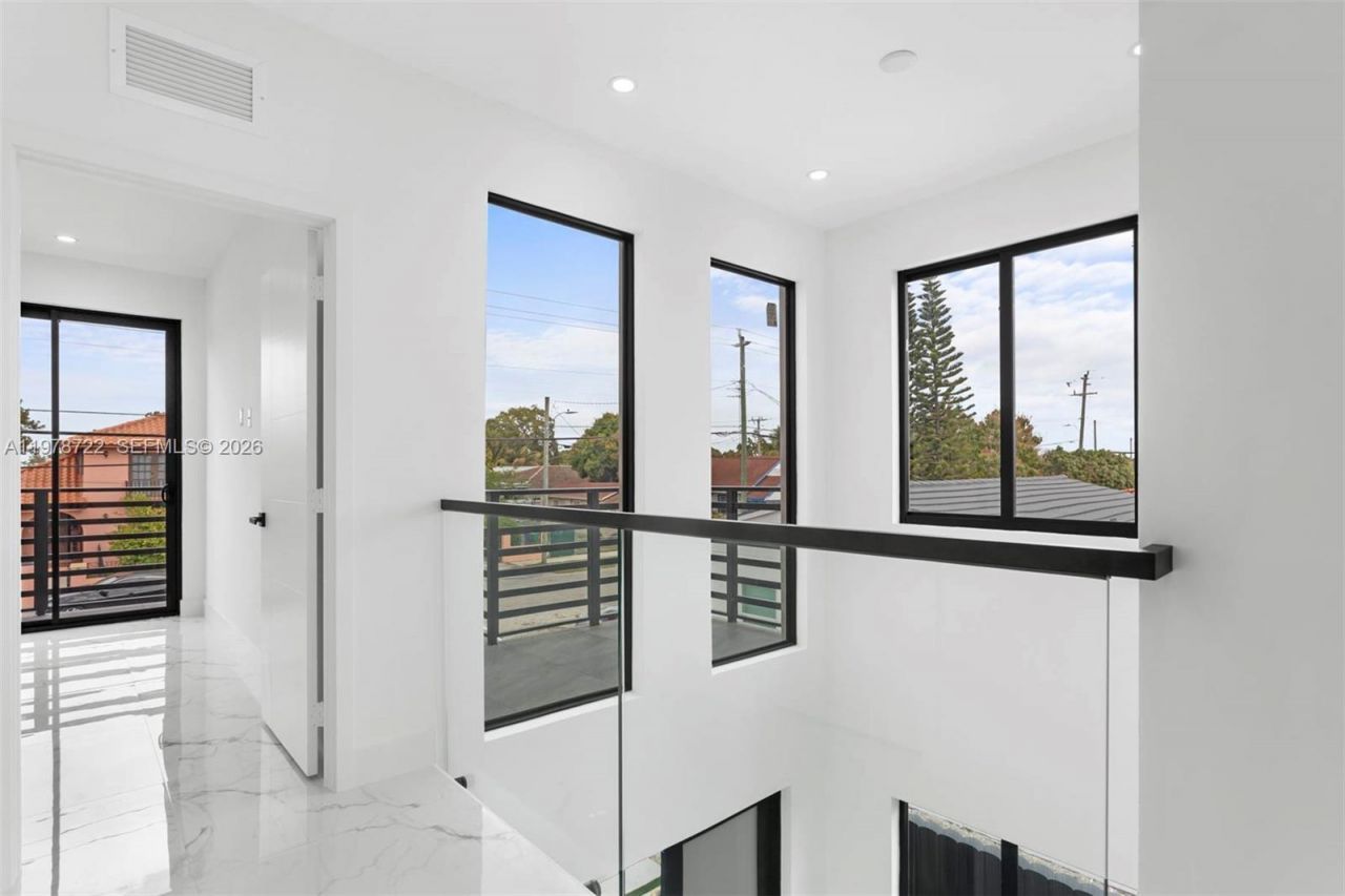 3430 SW 2 Street , Miami, FL 33135 Photo