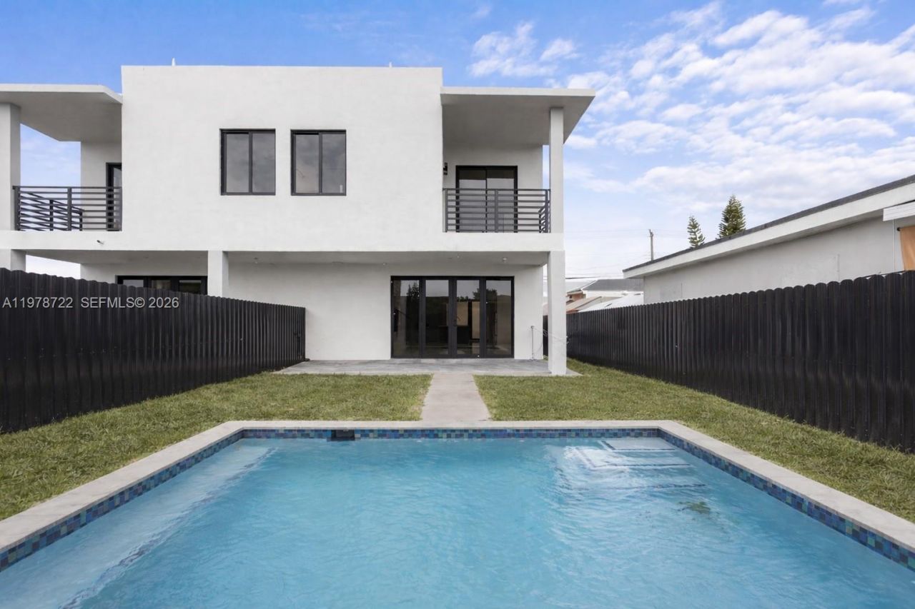 3430 SW 2 Street , Miami, FL 33135 Photo