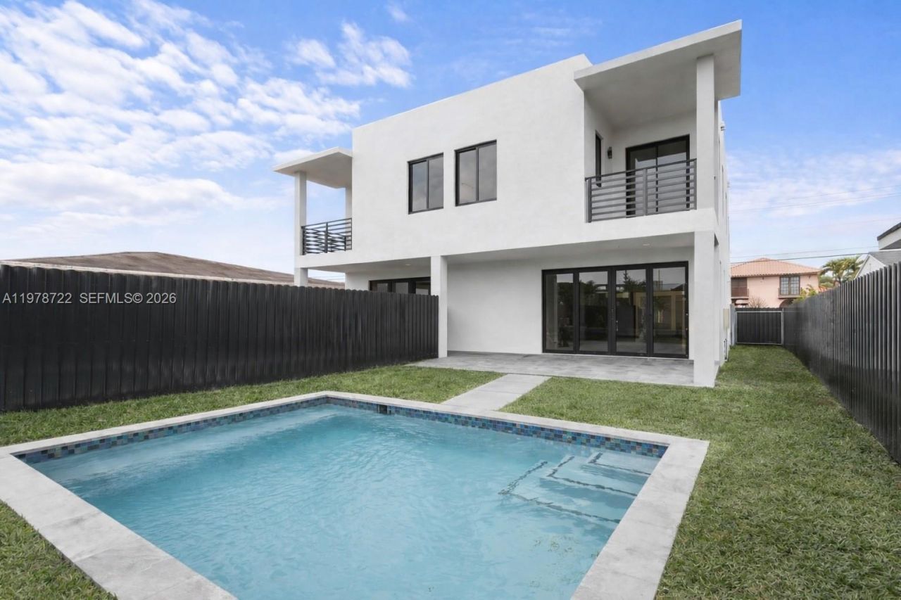 3430 SW 2 Street , Miami, FL 33135 Photo