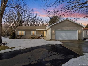 8431 Lakeshore Road, Burtchville Twp, MI 48059