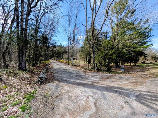 1818 West Lacon Road, Falkville, AL 35622