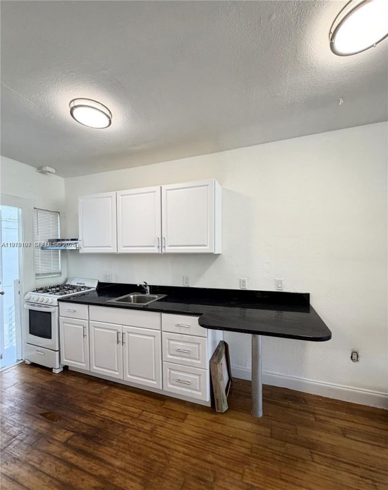 300 74th St , Unit 5, Miami Beach, FL 33141 Photo