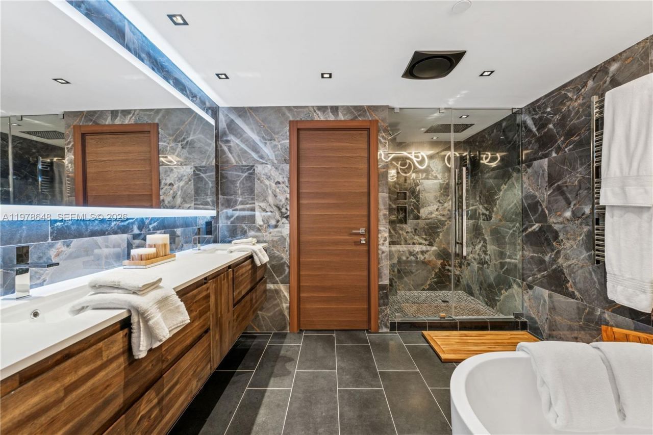 19667 Turnberry Way, Unit 8K, Aventura, FL 33180 Photo