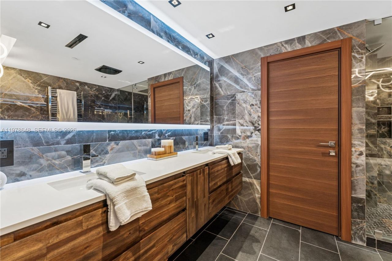 19667 Turnberry Way, Unit 8K, Aventura, FL 33180 Photo