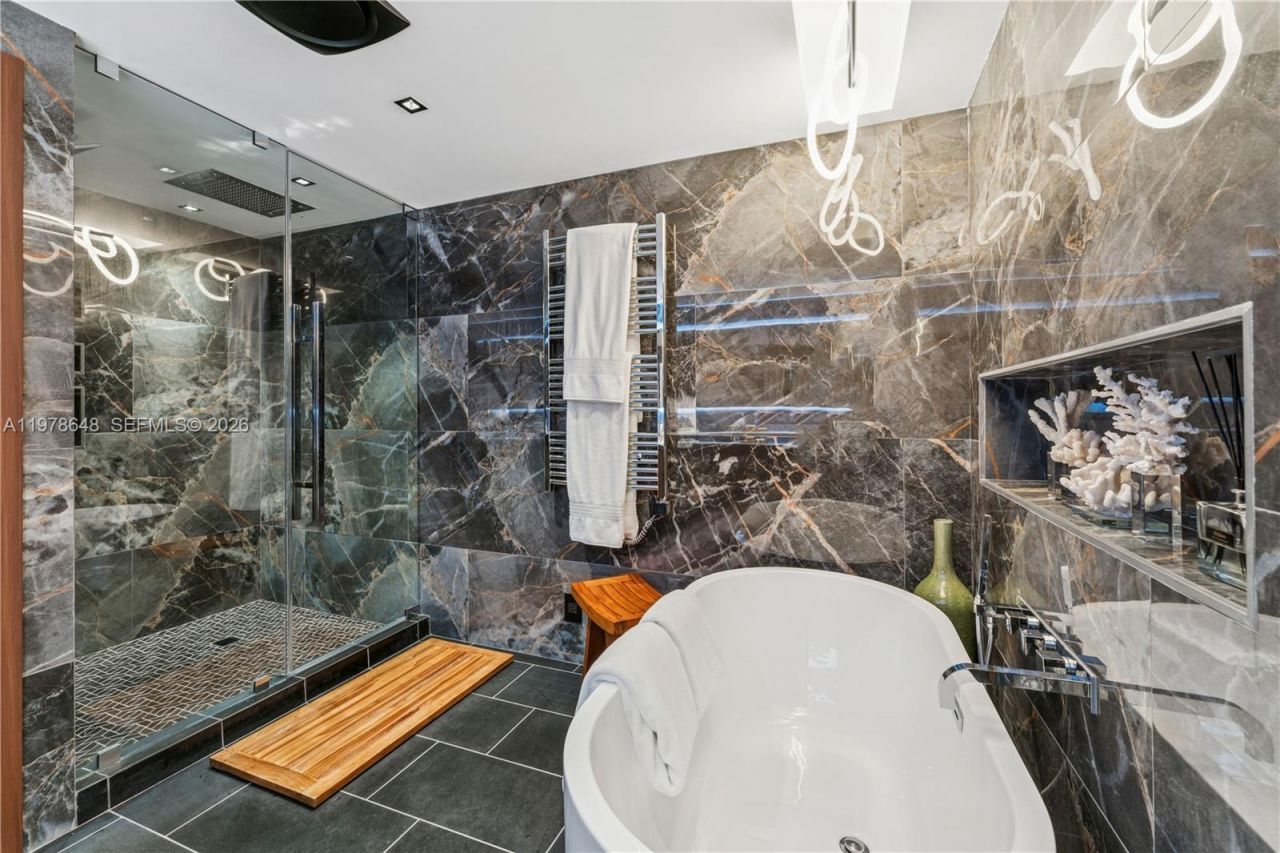 19667 Turnberry Way, Unit 8K, Aventura, FL 33180 Photo