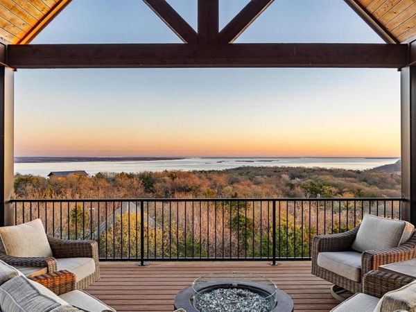 220 Oak Hills Drive , Pottsboro, TX 75076