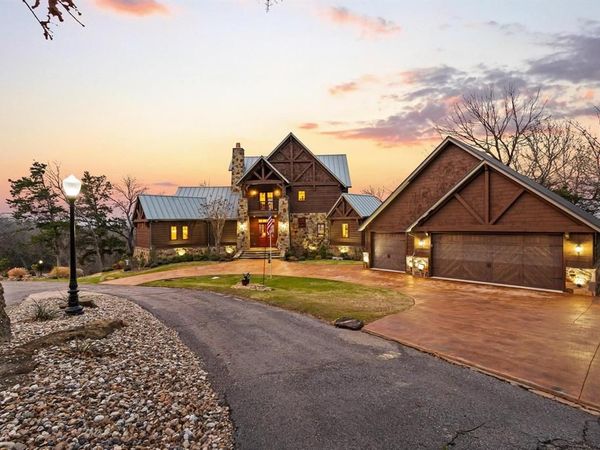 220 Oak Hills Drive , Pottsboro, TX 75076