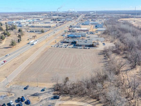 2701 Lincoln Way , Clinton, IA 52732