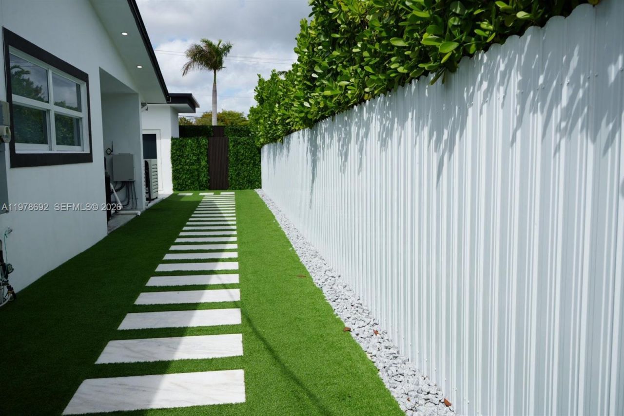 9351 SW 88th Ter , Miami, FL 33176 Photo