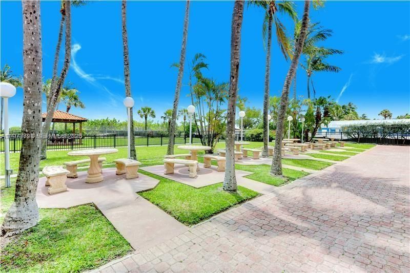 2555 Collins Ave , Unit 506, Miami Beach, FL 33140 Photo