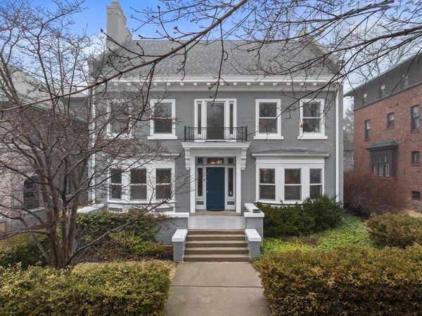 2237 N Lake DRIVE, Milwaukee, WI 53202