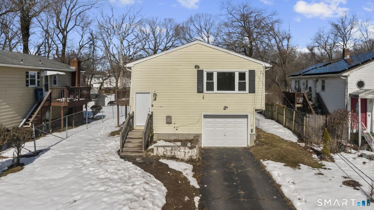 229 Homeside, West Haven, CT 06516 Main Photo