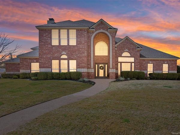 319 Winding Creek Lane , Waco, TX 76657