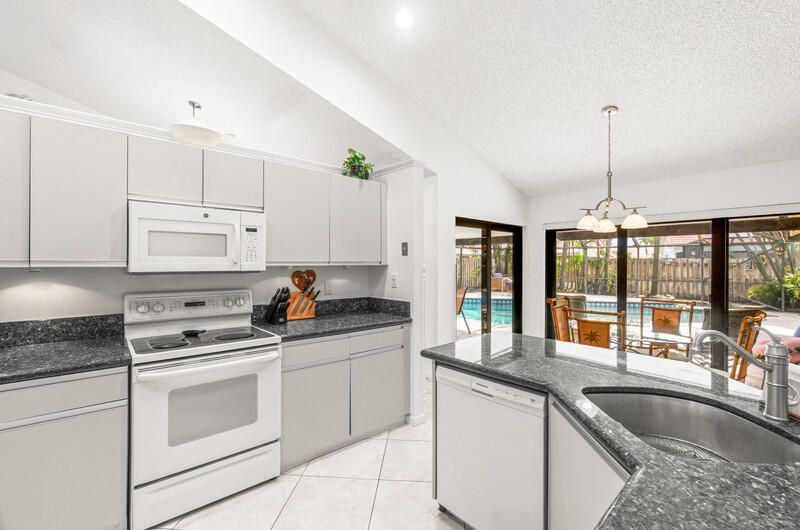 6016 Sunberry Circle, Boynton Beach, FL 33437 Photo