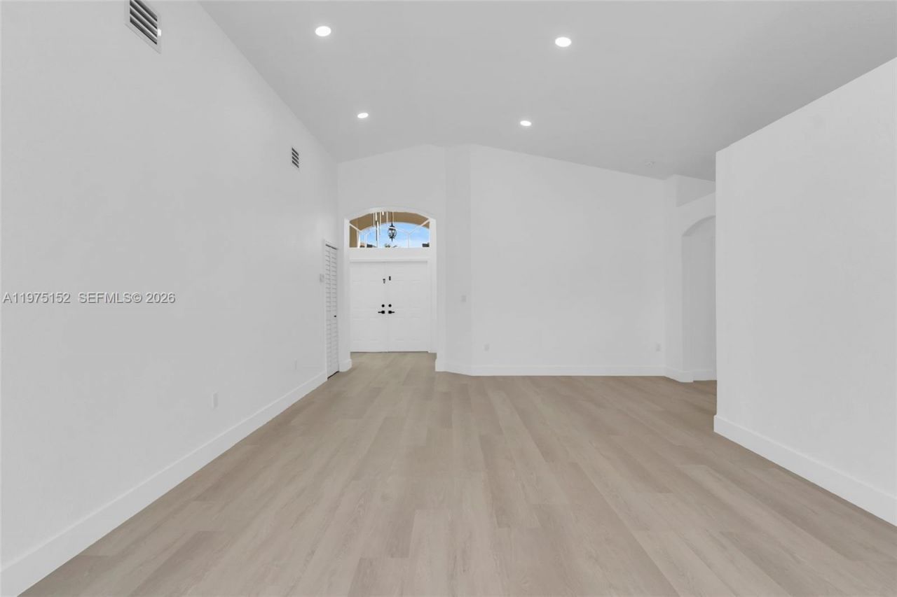 16333 SW 68th Ter, Miami, FL 33193 Photo