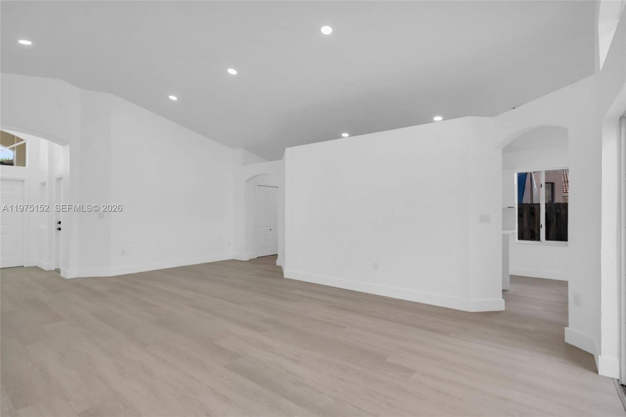 16333 SW 68th Ter, Miami, FL 33193 Photo