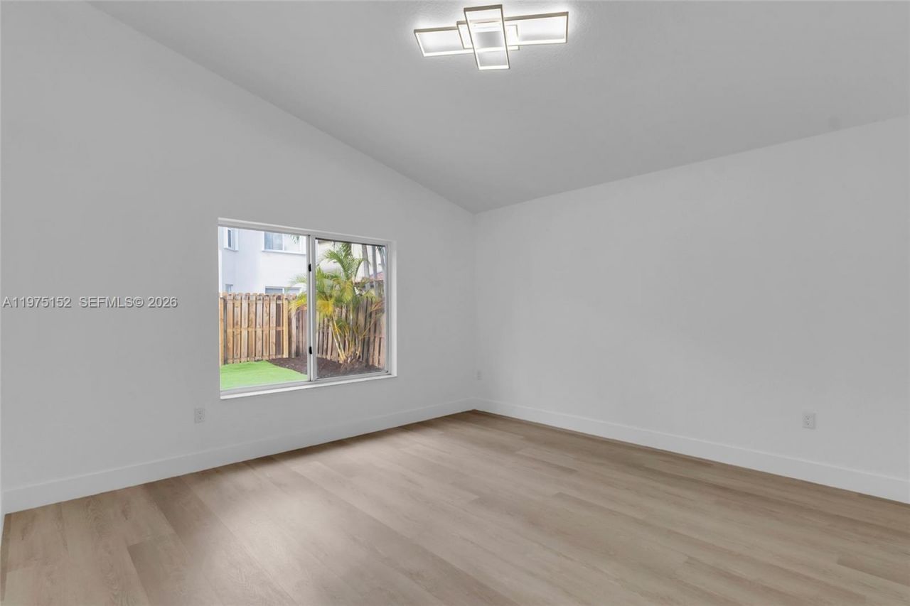 16333 SW 68th Ter, Miami, FL 33193 Photo