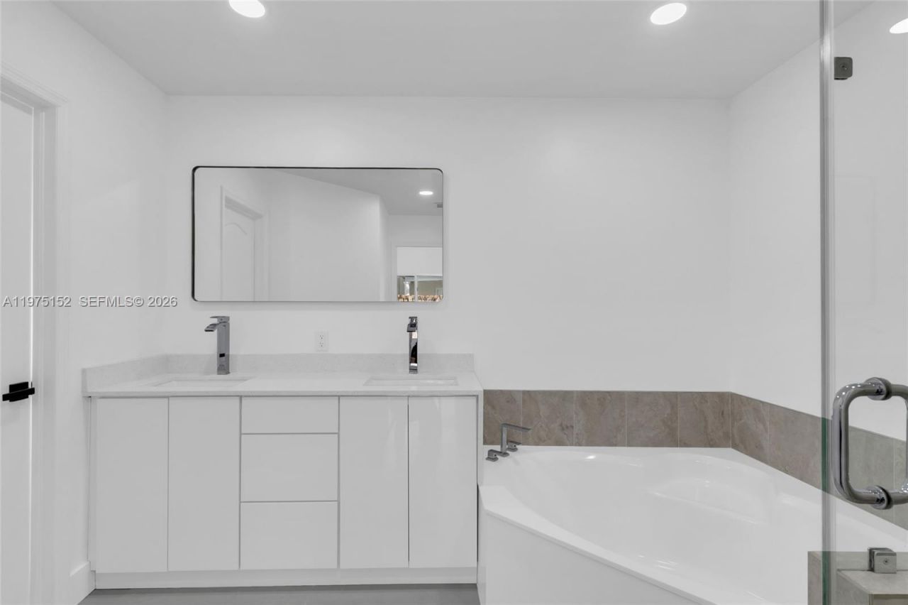 16333 SW 68th Ter, Miami, FL 33193 Photo