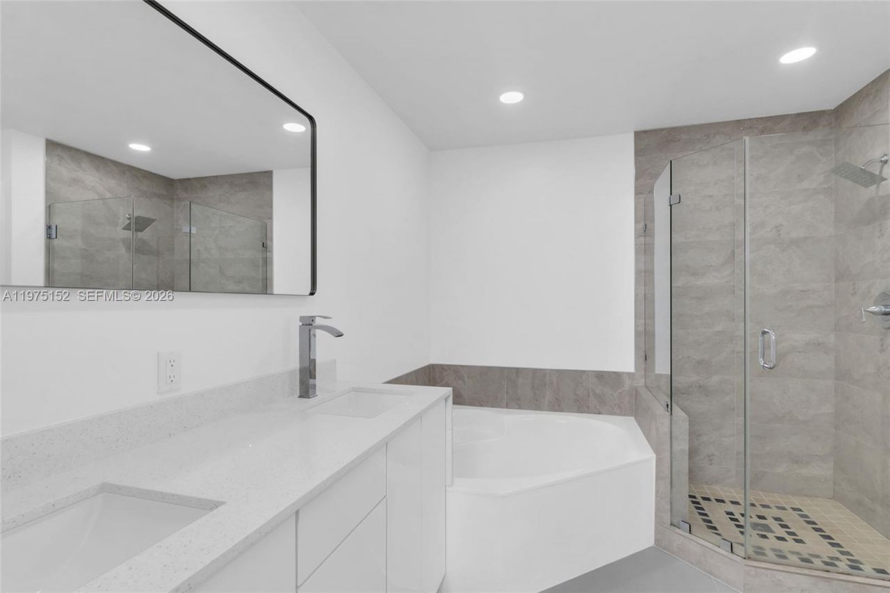 16333 SW 68th Ter, Miami, FL 33193 Photo