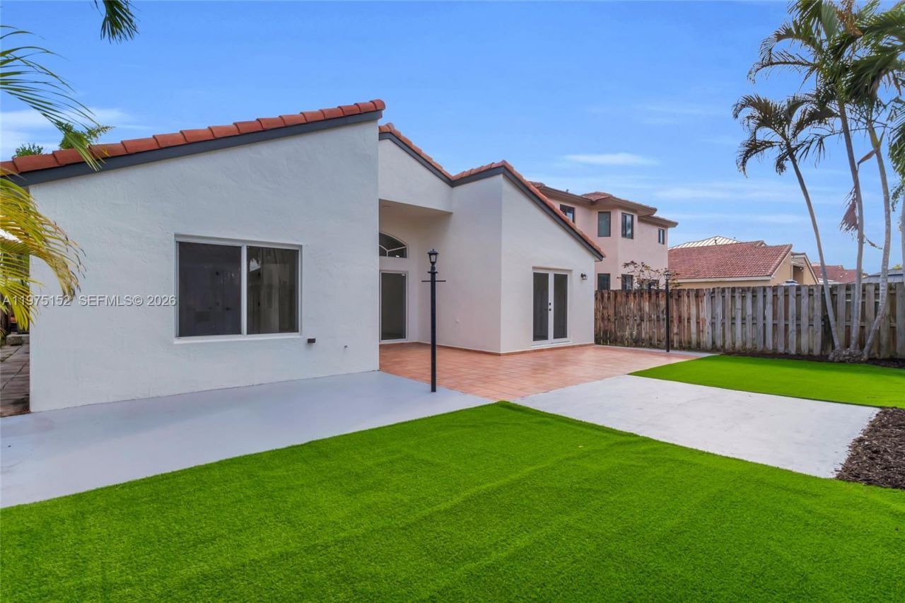 16333 SW 68th Ter, Miami, FL 33193 Photo