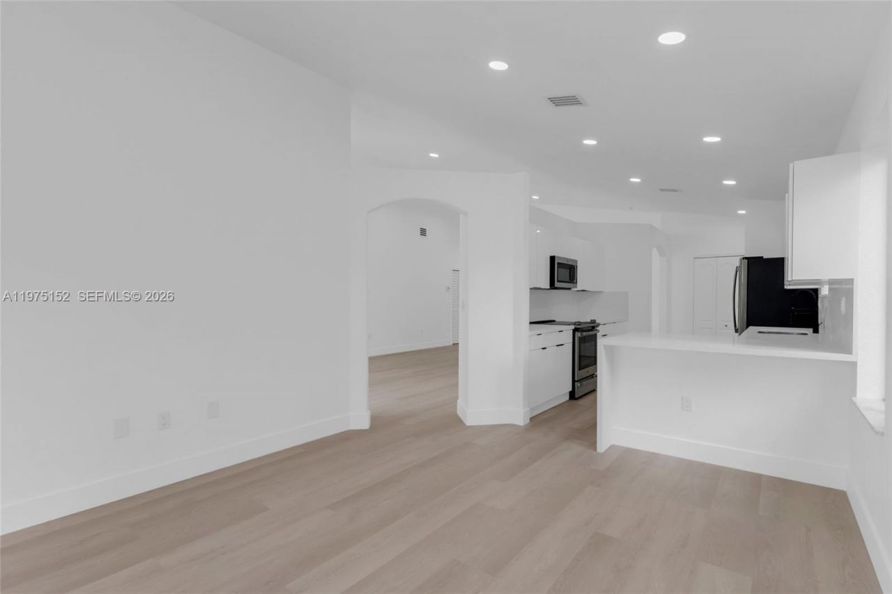 16333 SW 68th Ter, Miami, FL 33193 Photo