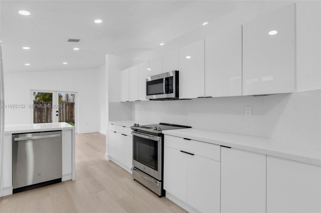 16333 SW 68th Ter, Miami, FL 33193 Photo