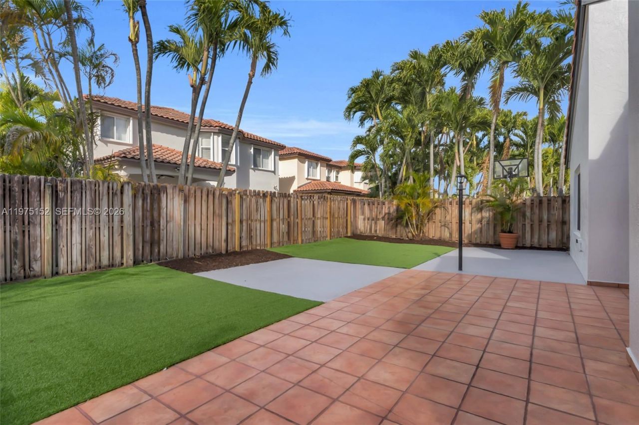 16333 SW 68th Ter, Miami, FL 33193 Photo