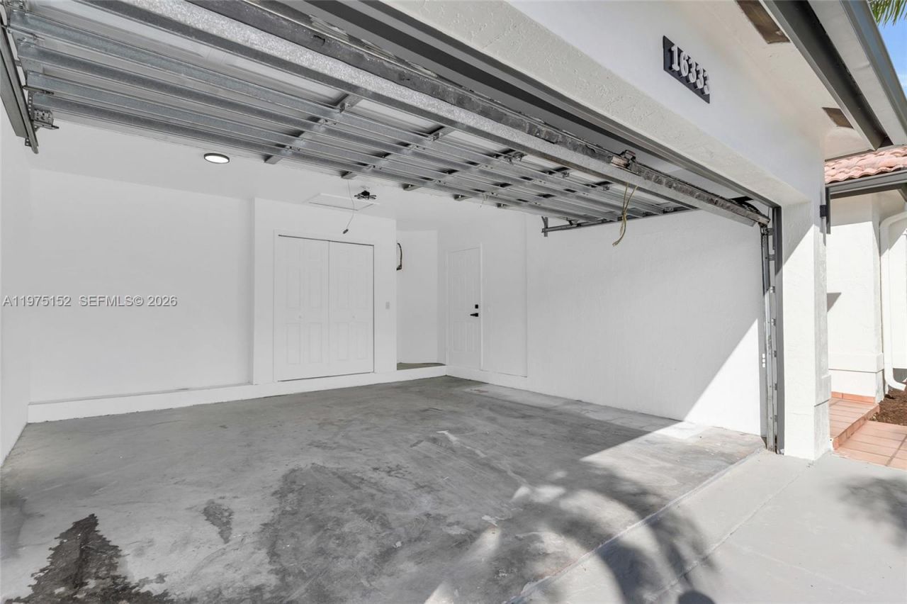 16333 SW 68th Ter, Miami, FL 33193 Photo