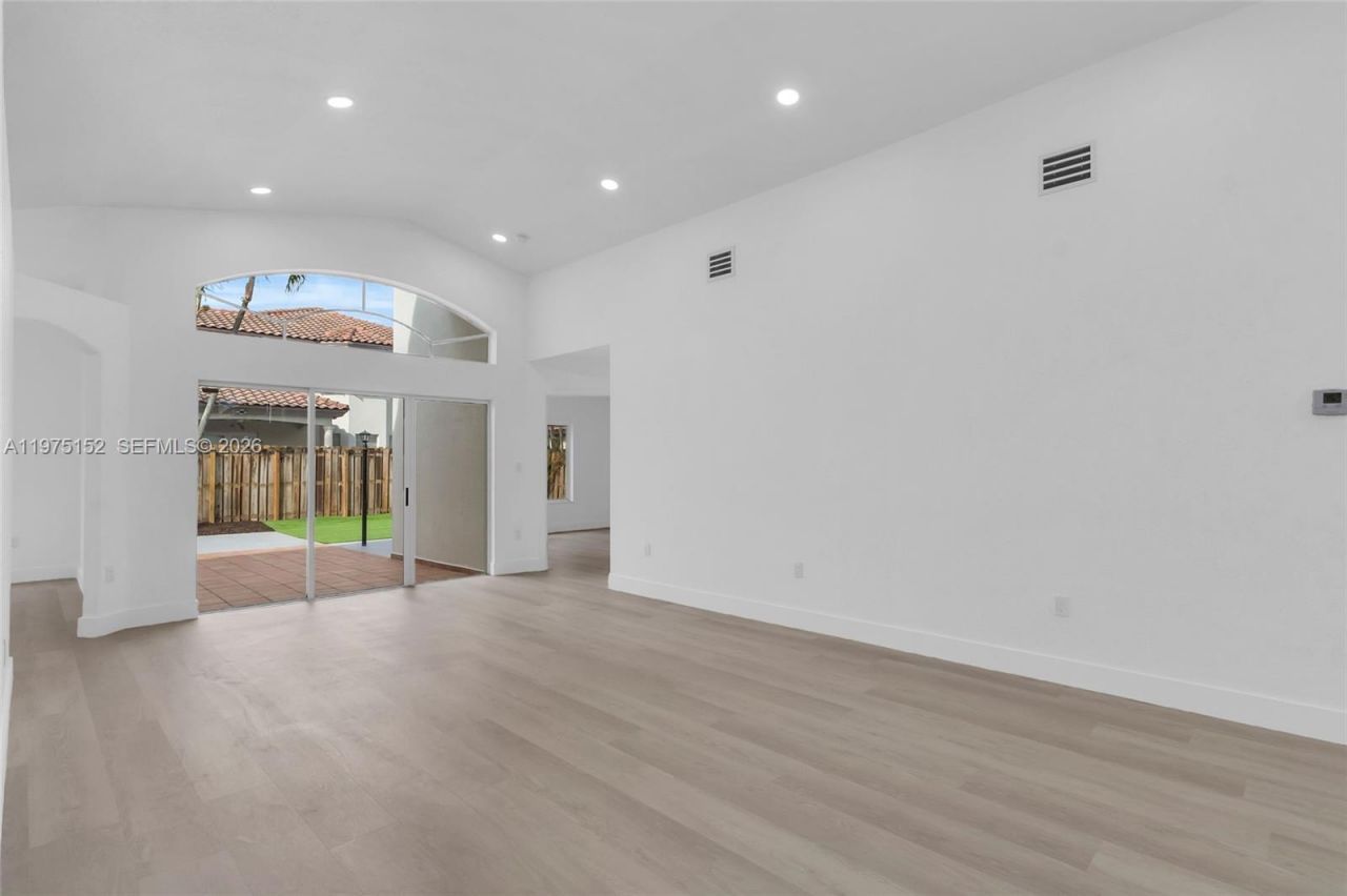 16333 SW 68th Ter, Miami, FL 33193 Photo