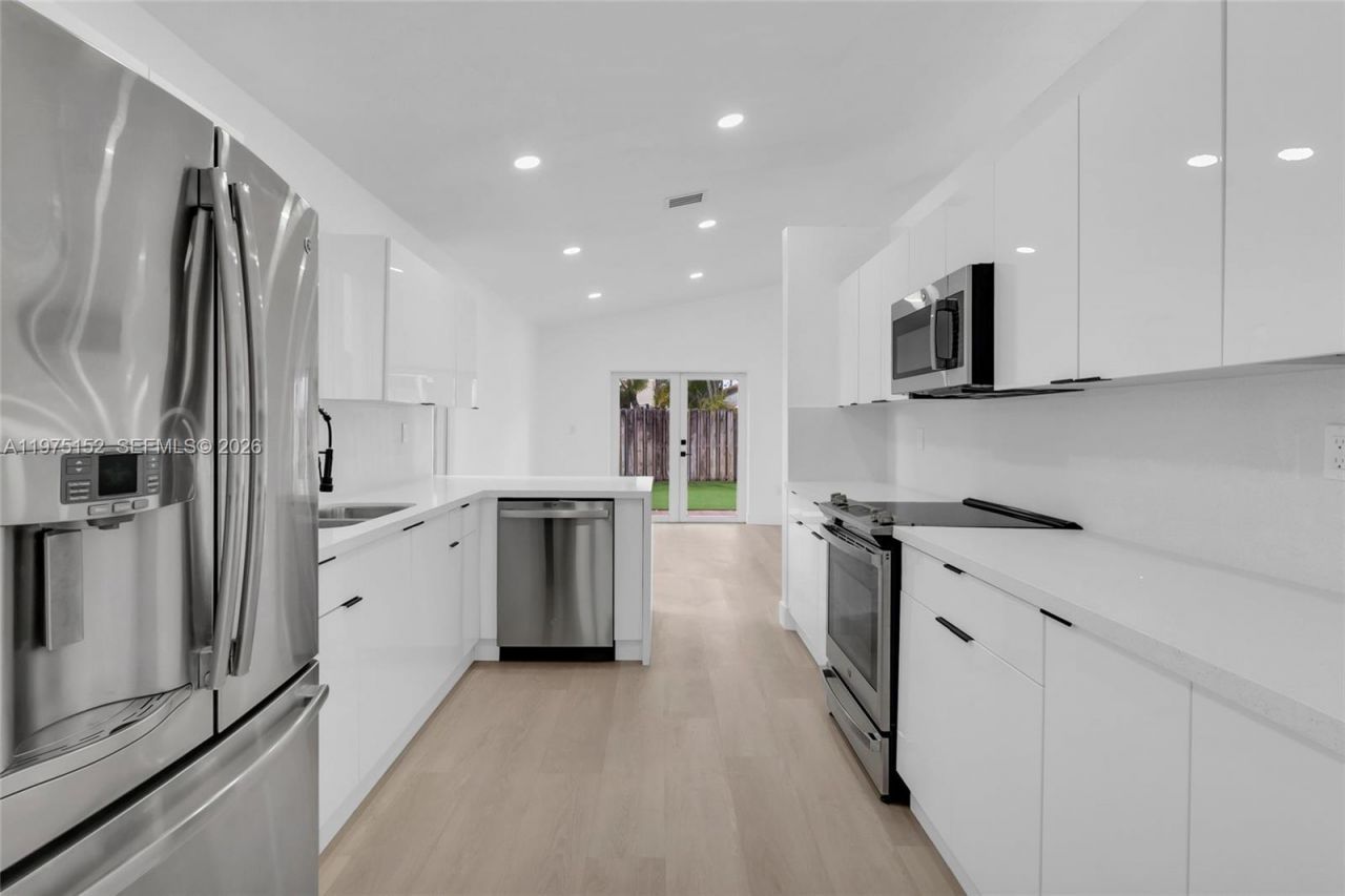 16333 SW 68th Ter, Miami, FL 33193 Photo