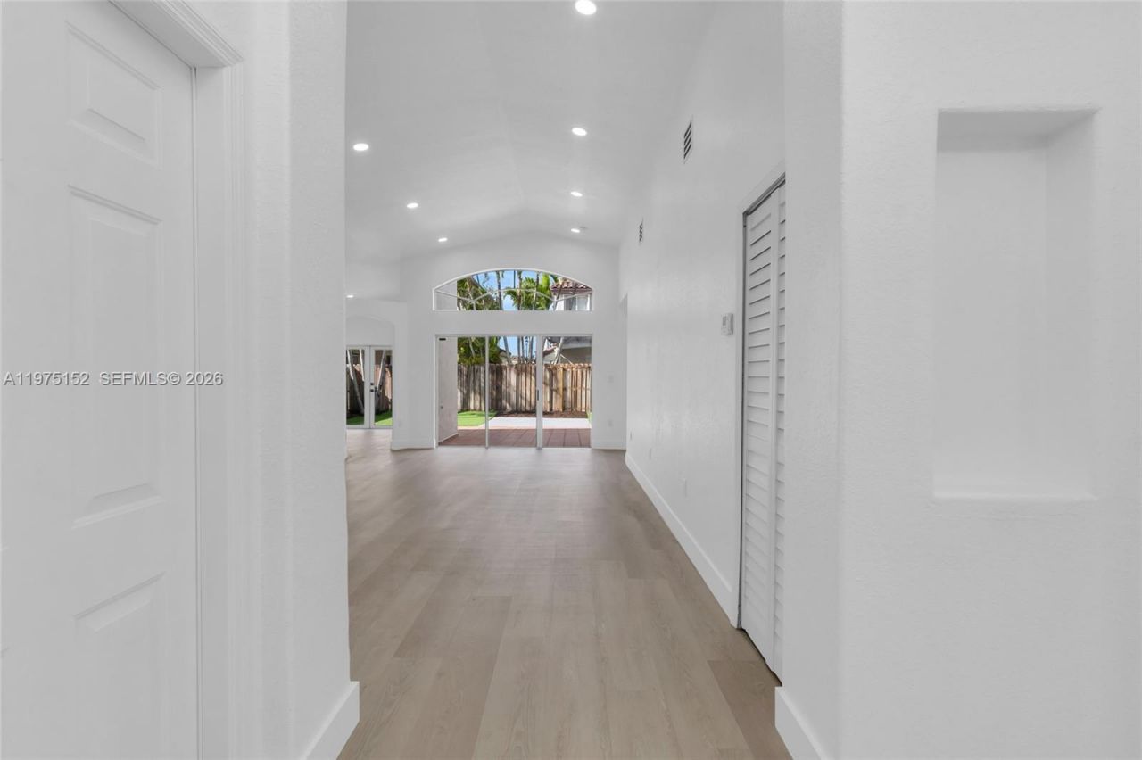 16333 SW 68th Ter, Miami, FL 33193 Photo